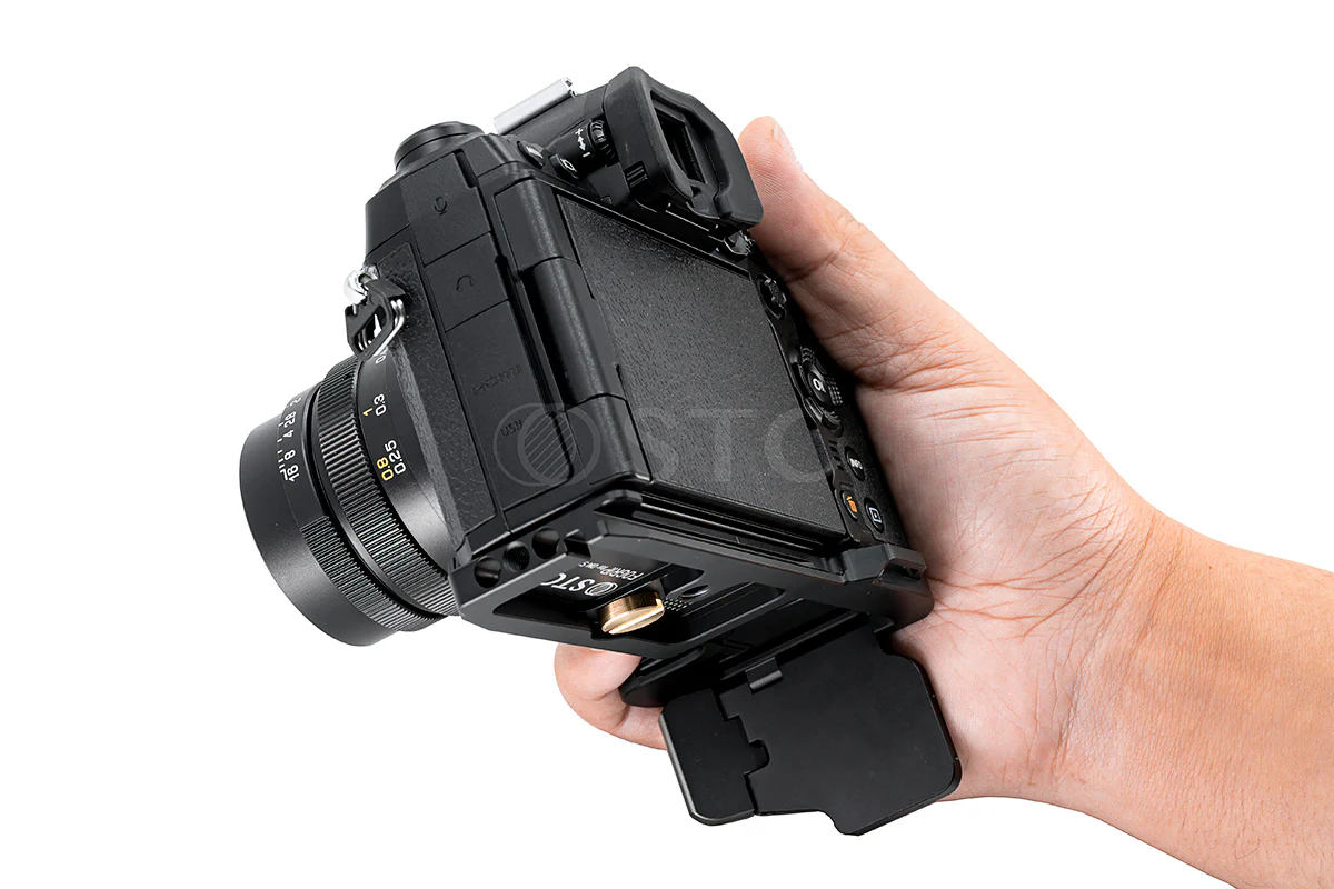 Folding Grip for Olympus OM SYSTEM OM-1 - Image 9